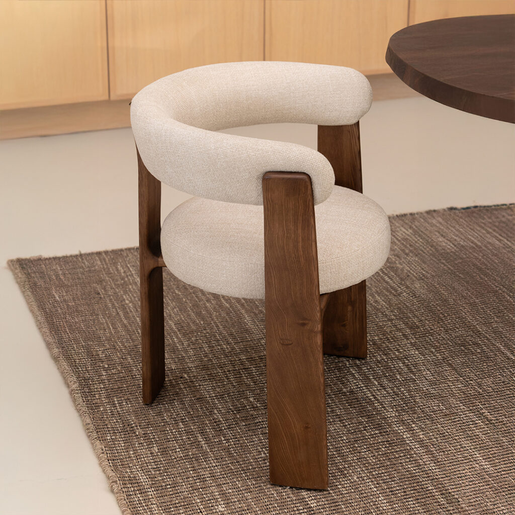 Van eetkamer naar zithoek: stijlen met elkaar verbinden