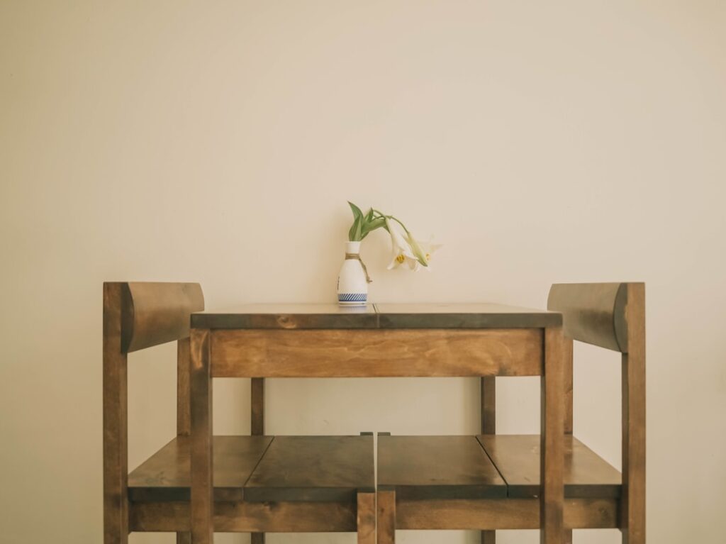 Steigerhouten meubels combineren: kleuren, materialen en styling die werken